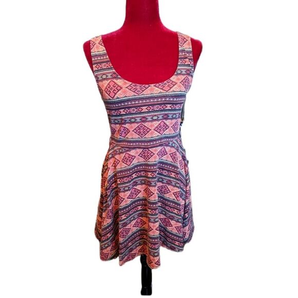 Forever 21 Aztec Tribal Flowy Dress Size Medium - Picture 1 of 5